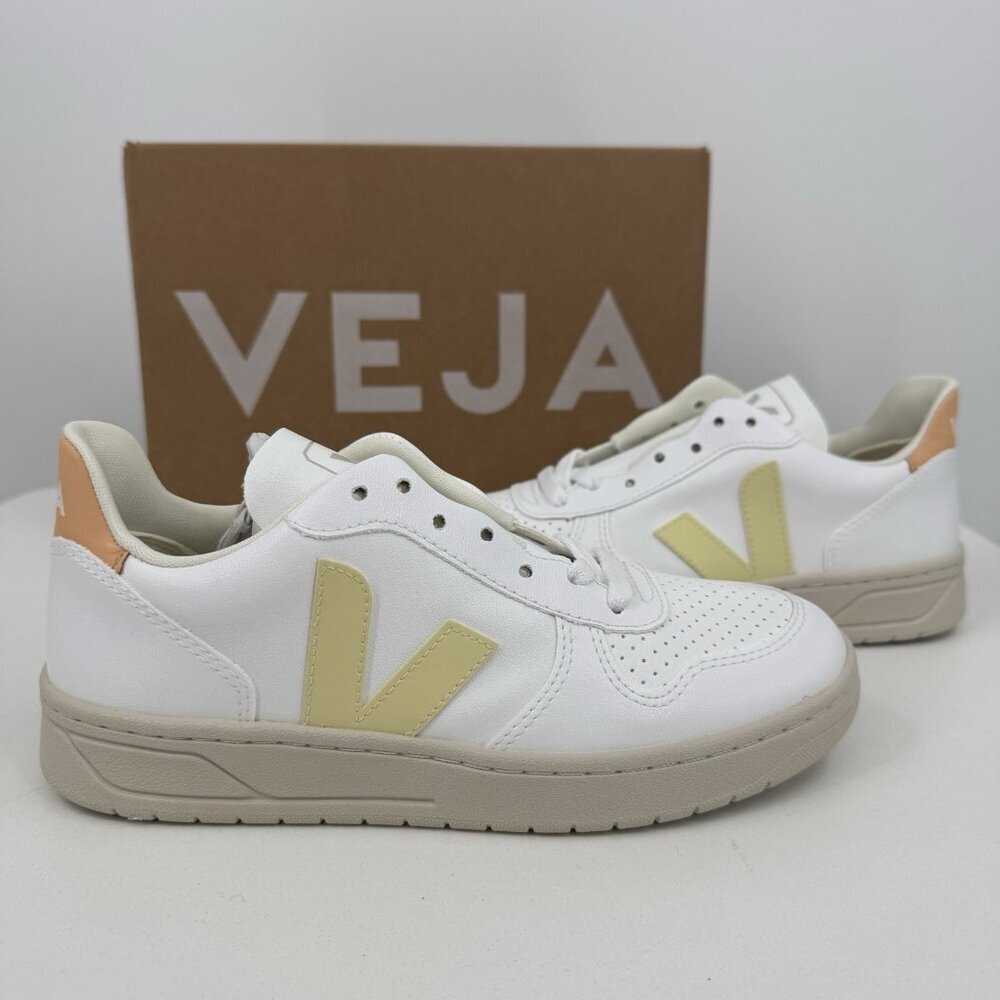 Veja V-10 CWL Sneakers size 6 Women's 37 EU White/Sun/Peach Vegan Leather BRAZIL